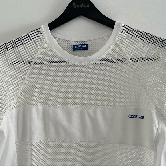 Mesh white tee-shit size XL ( slim) fits like a large - Picture 2 of 4